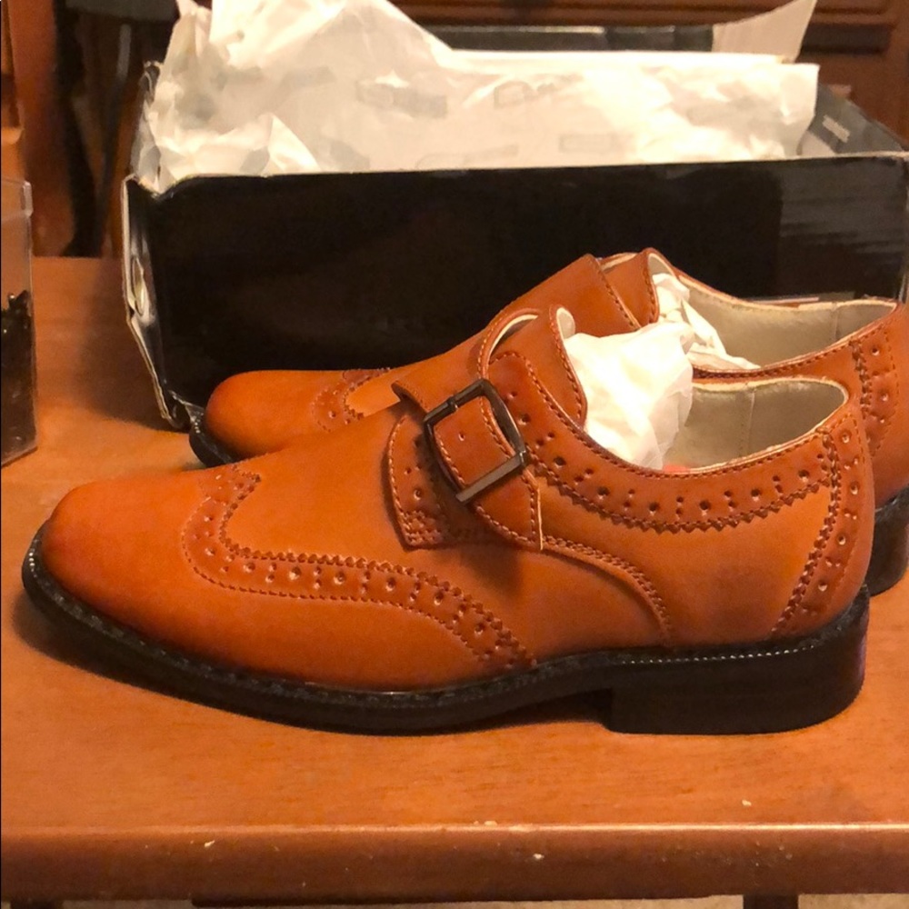 SOLD•𝔹𝕠𝕪𝕤 𝕎𝕚𝕟𝕘𝕥𝕚𝕡 𝔻𝕣𝕖𝕤𝕤 𝕊𝕙𝕠𝕖𝕤 - Picture 4 of 5